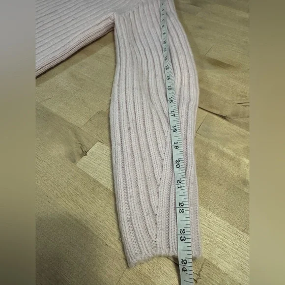 Vince cropped pink wool and cashmere V-Neck Sweater - Picture 10 of 11